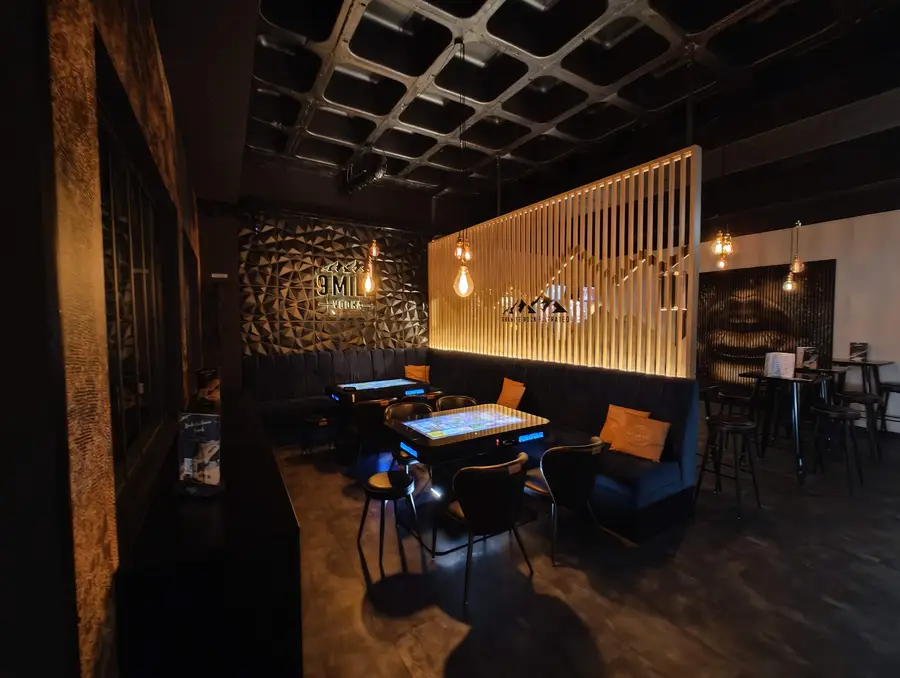 Die beiden Fun4Four-Spieletische in der Lounge